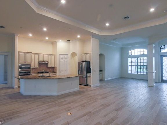 4th image of 2315 Somerset Pl