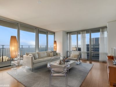 225 N Columbus Dr, Chicago, IL, 60601