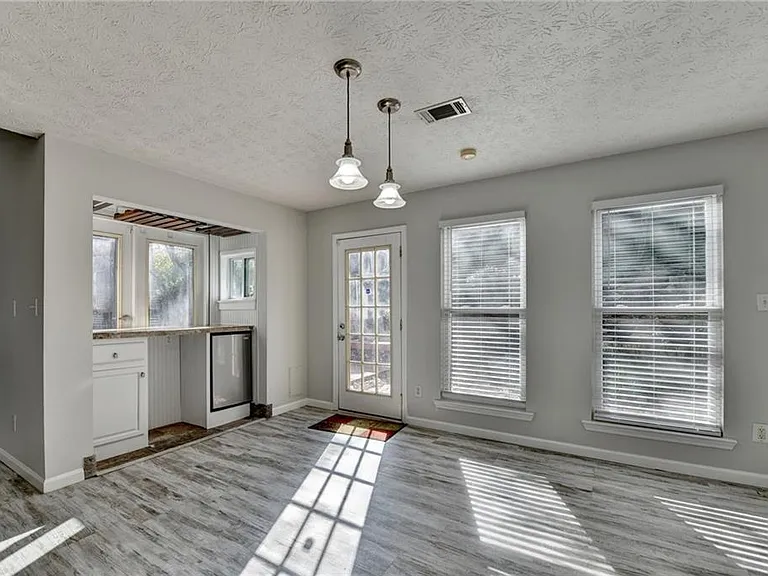 1112 Ashbury Dr — Photo 17