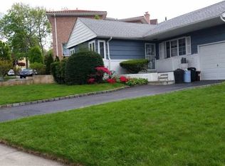 25273 Leeds Rd, Little Neck, NY 11362