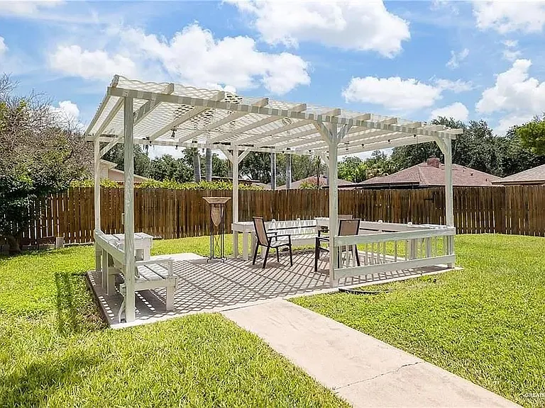 312 Xanthisma Ave — Photo 8