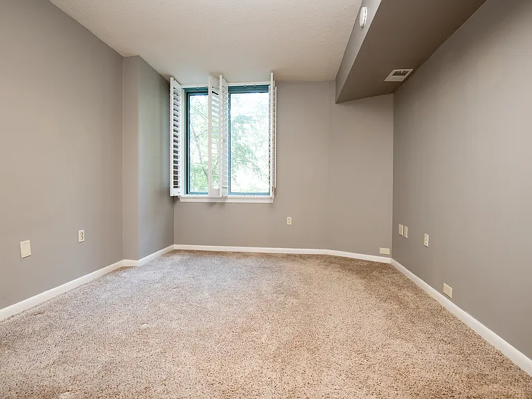 851 N Glebe Rd #203 — Photo 8