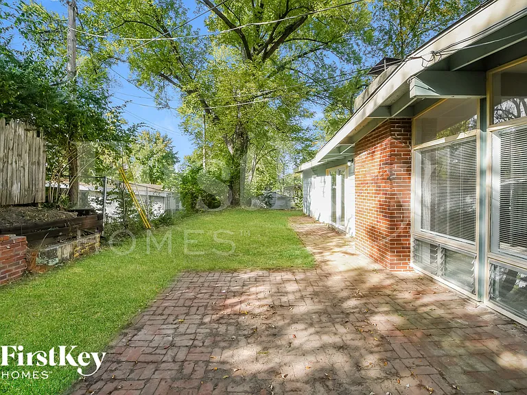 315 Holiday Hl — Photo 15