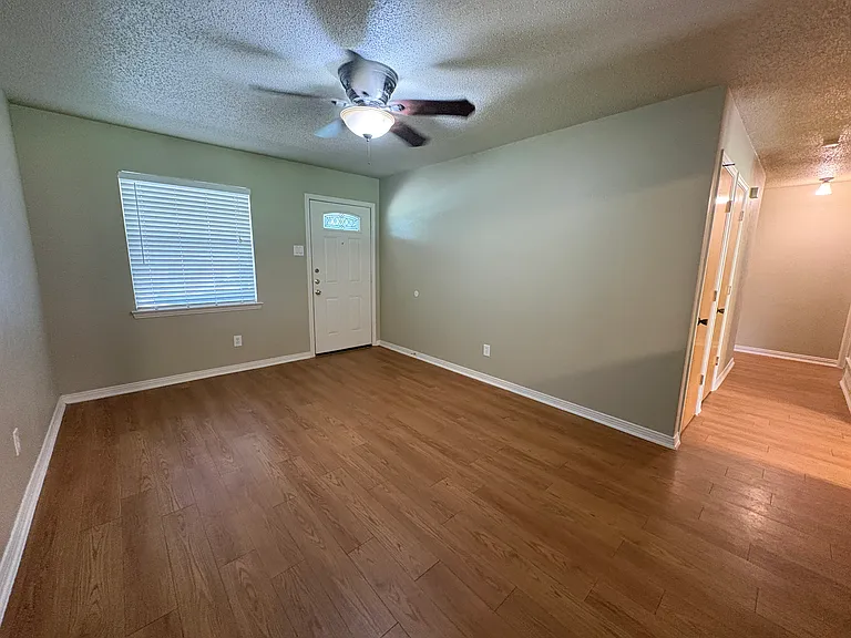 334 Linkwood Dr — Photo 4