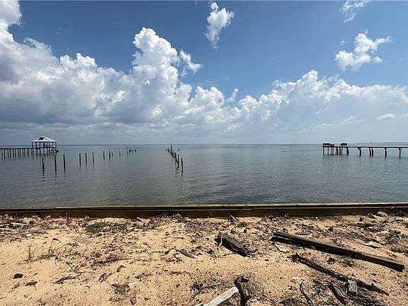 3rd image of 3973 Bay Front Rd