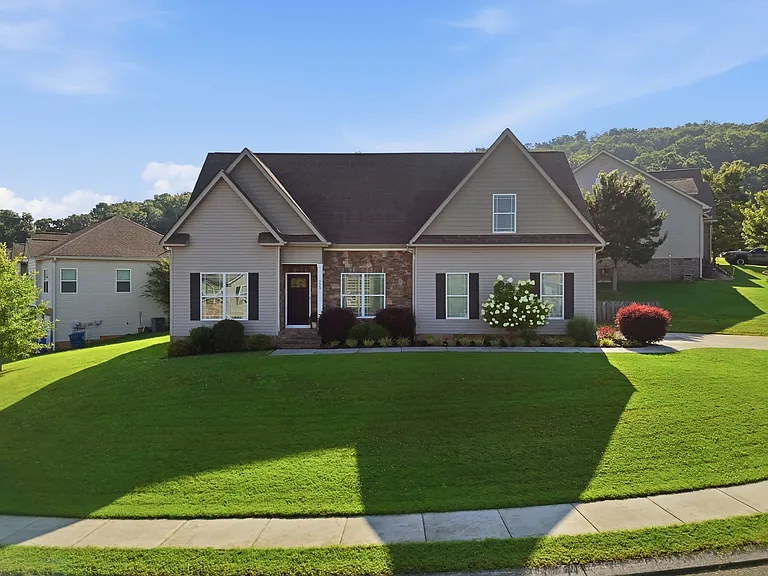 723 Windrush Loop — Photo 2