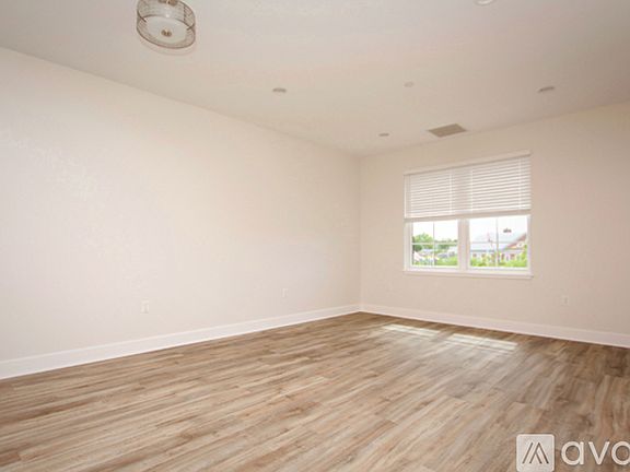 5th image of 26 New Derby St #208E