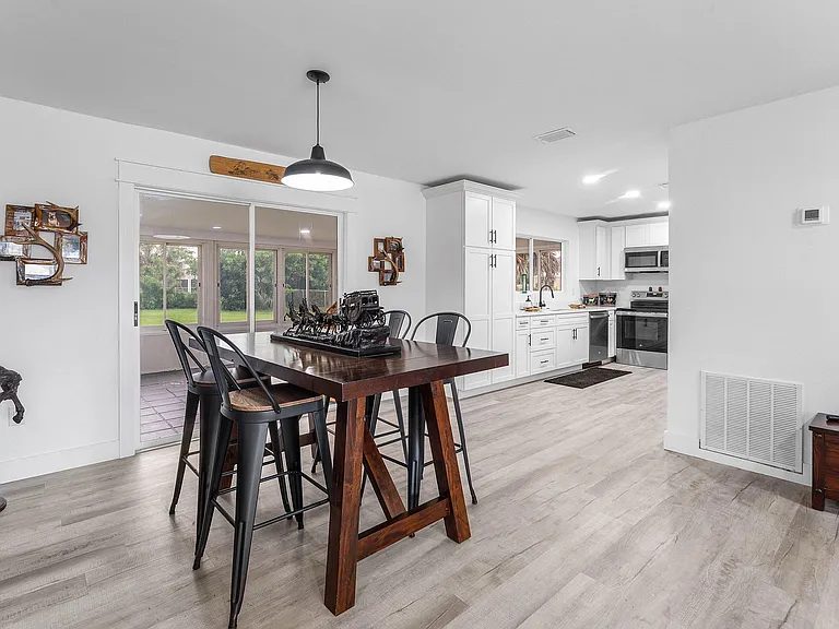 2937 SE Ironton Ave — Photo 8