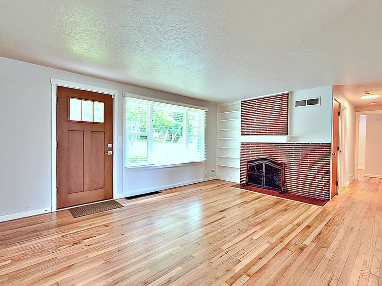 12820 SW Edgewood St — Photo 9