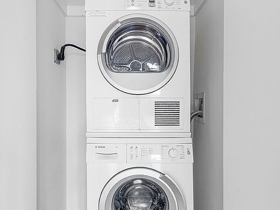 4th image of 400 E 71st St APT 10e