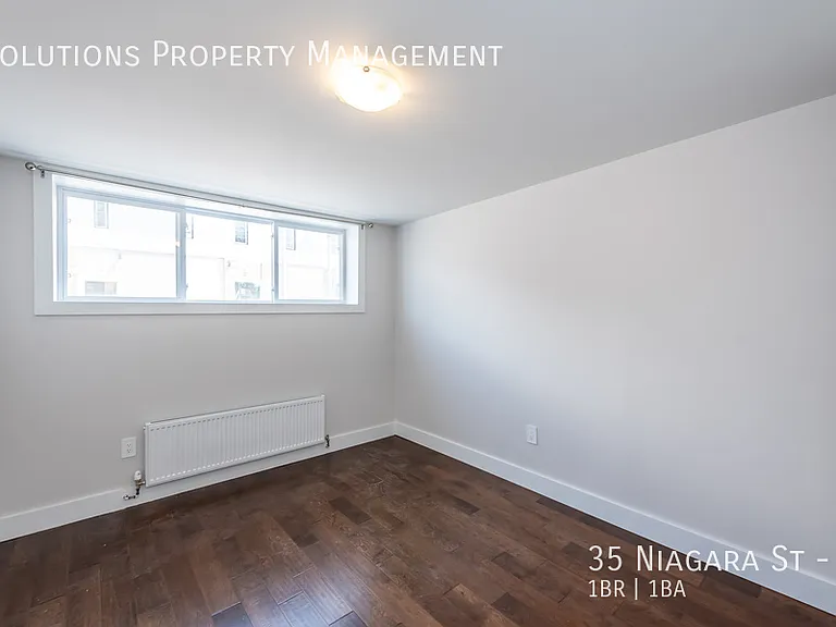 35 Niagara St #8 — Photo 4