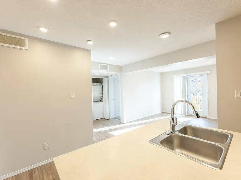 7 Bayside Pl #103 — Photo 9