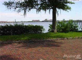 512 Riverside Dr, Palmetto, FL 34221