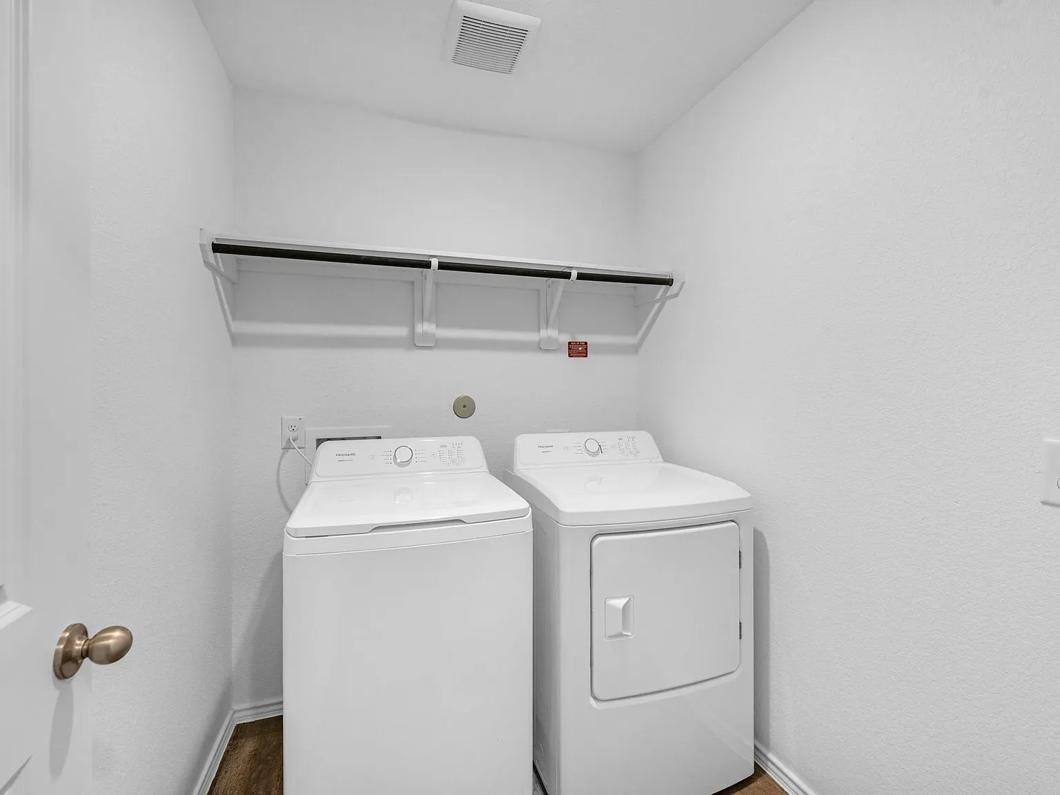 3 bed, 2.0 bath, 1535 sqft, $2,075 — Photo 4