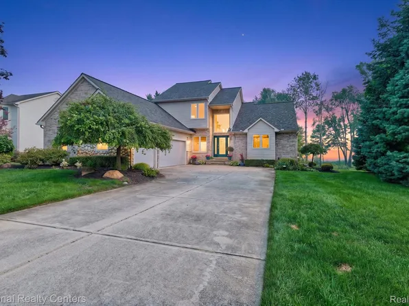 2915 Allison Ln, Highland, MI 48357
