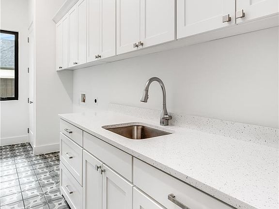 3rd image of 6635 Green Knoll Dr