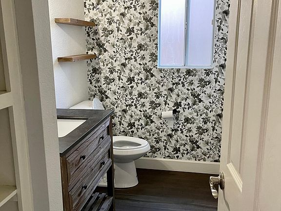 2nd image of 3195 Nutmeg Dr