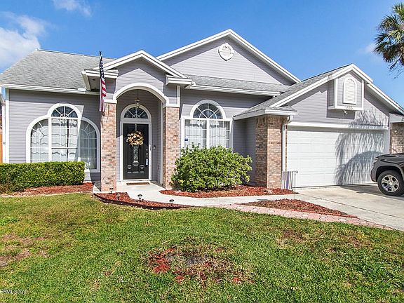 Front of Home/Culdesac Living