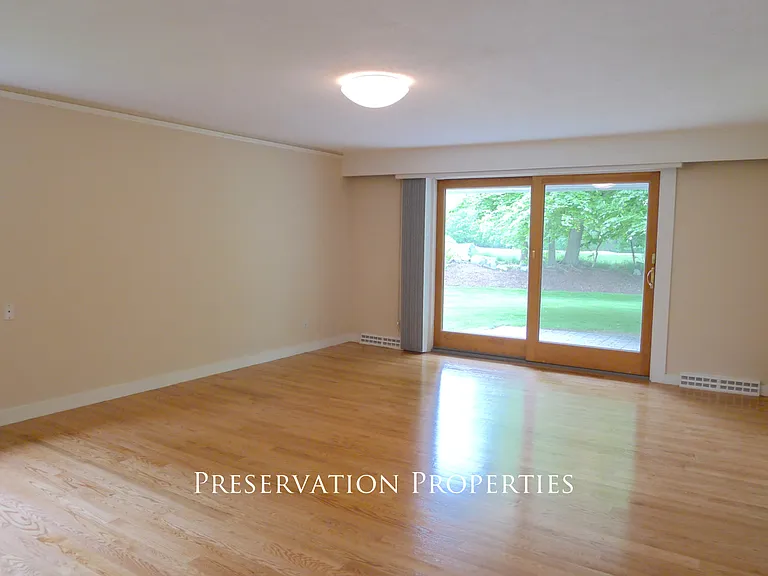 37 Stephen Pl #37 — Photo 7