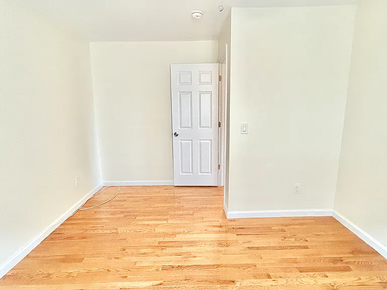 164 Rossiter Ave #1 — Photo 27