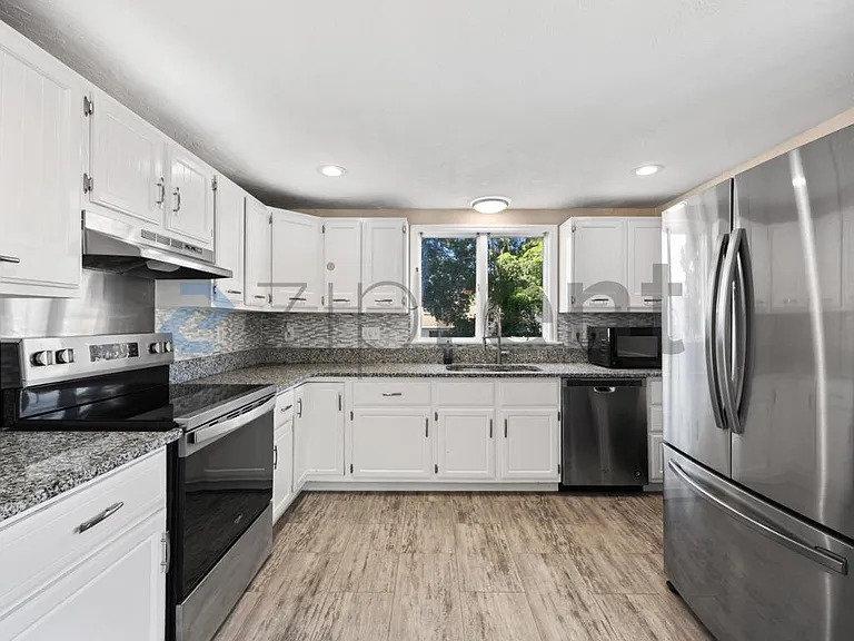 371 Salem St — Photo 6