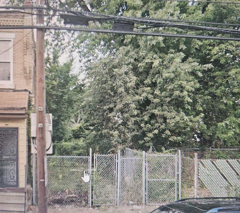 2nd image of 608 S 61st St