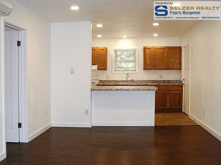 1420 Knob Hill Rd — Photo 4