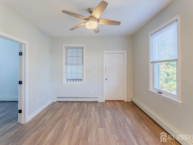 382 Summit Ave #2B — Photo 5