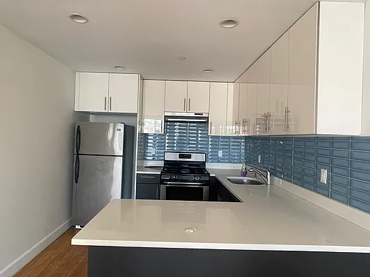 Rented by Bahar Management | media 17