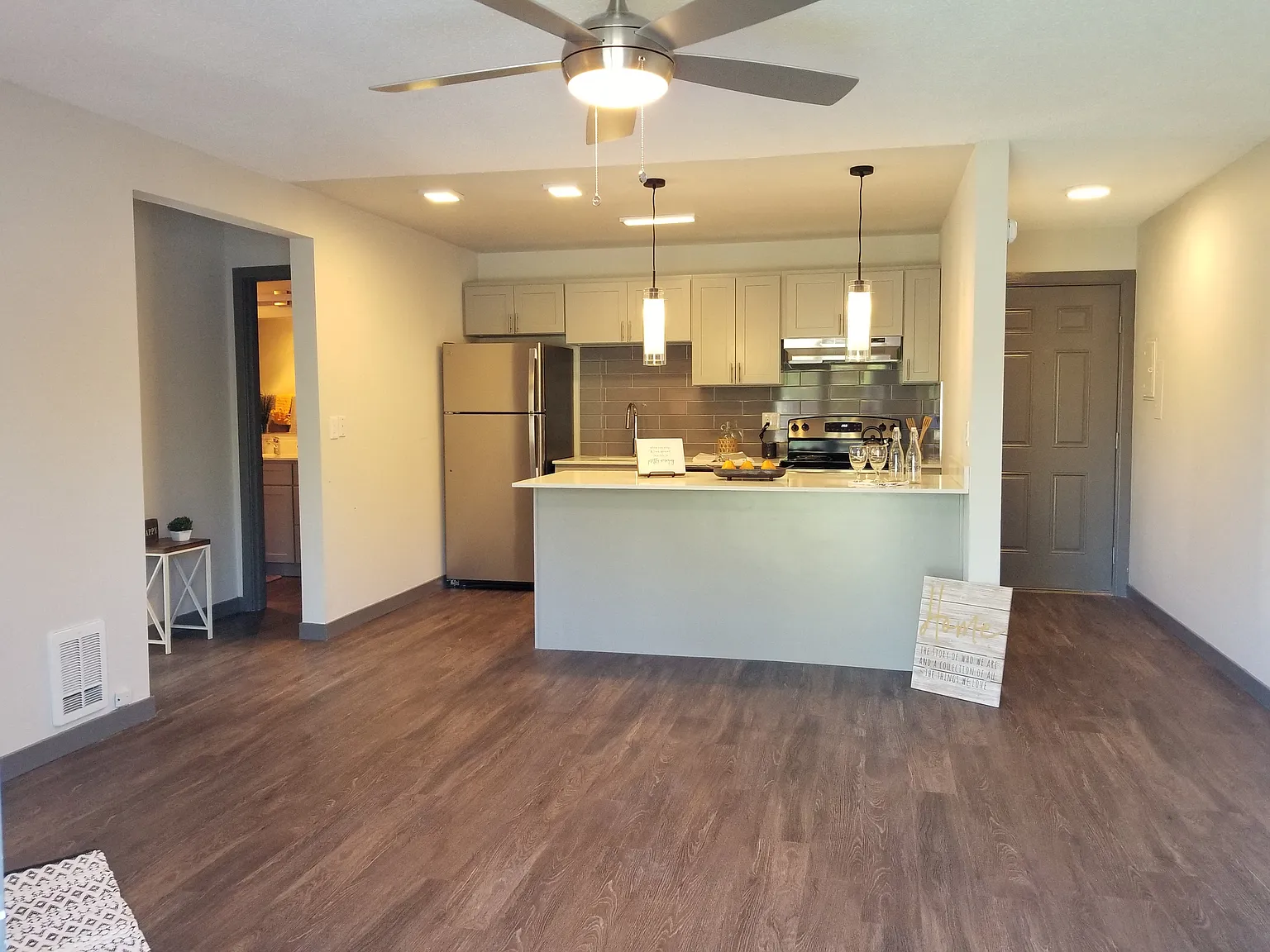 Windsor Park Apartments — Photo 1