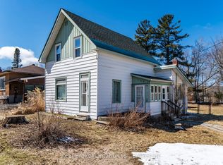 135 Poyntz St, Penetanguishene, ON L9M1P5