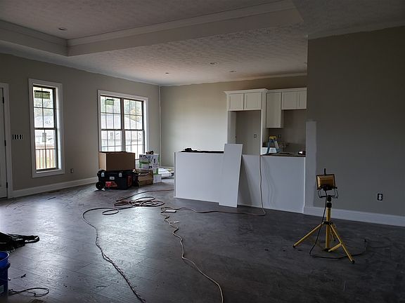 5th image of 305 Turner Ct
