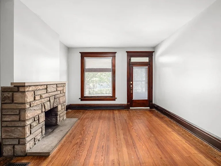 1230 Indianola Ave — Photo 2