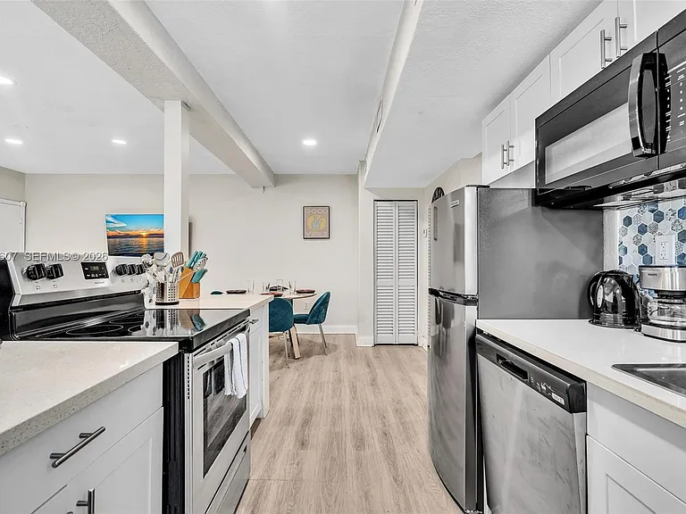 10004 E Bay Harbor Dr #5 — Photo 13