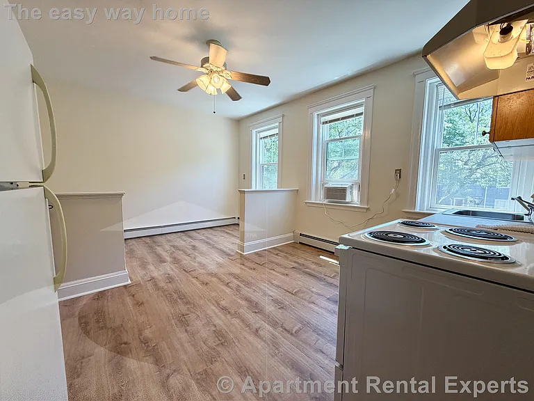 1034 Cambridge St — Photo 6