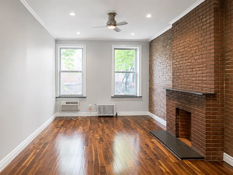 562 Hudson St #4 — Photo 1