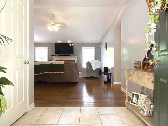 4th image of 578 Thornberry Ct