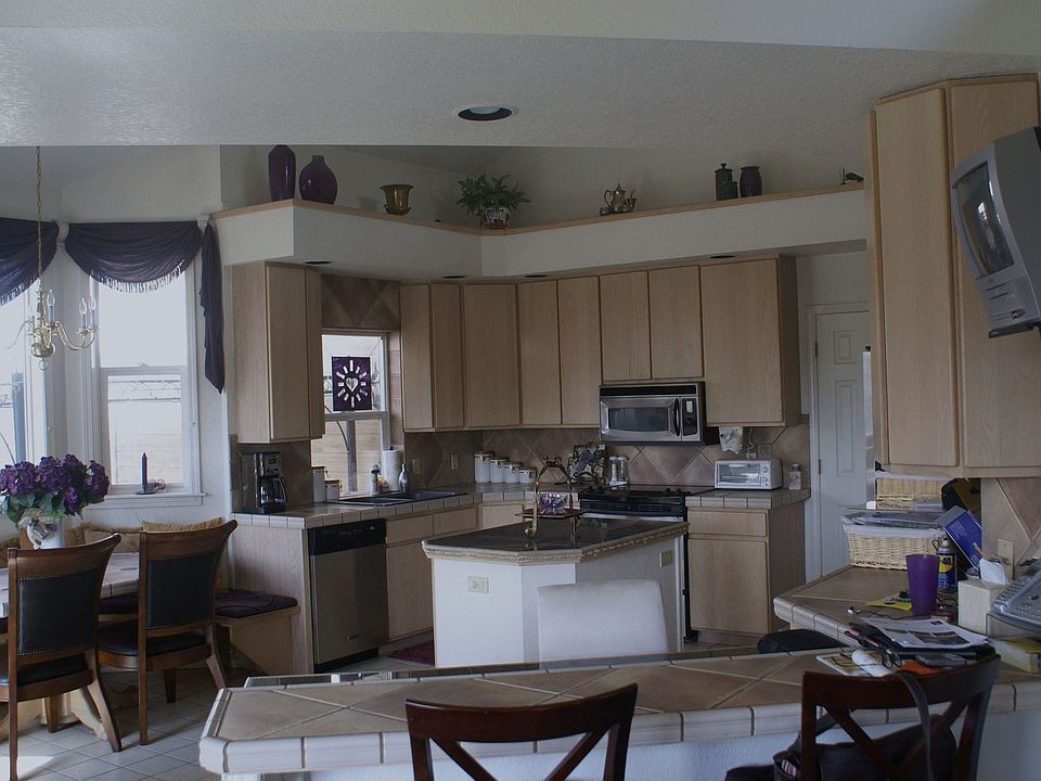 Huge Island Kitchen