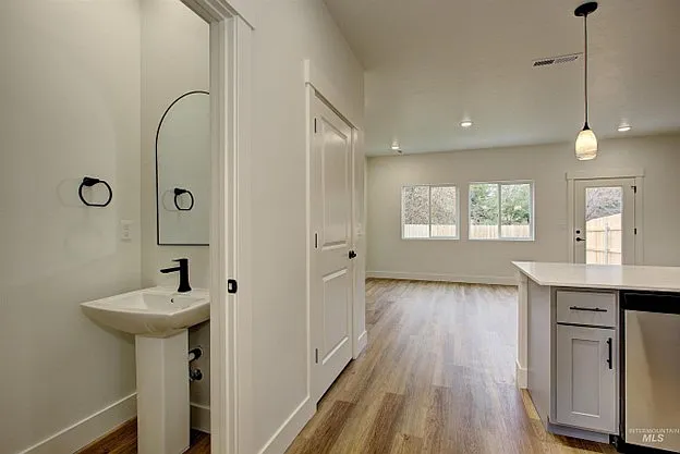 127 N Trifecta Ln — Photo 2