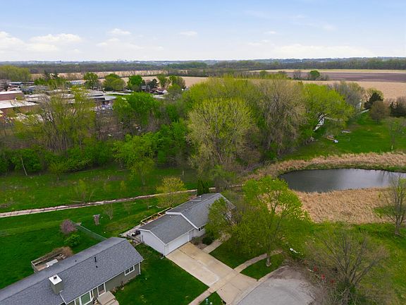 3rd image of 719 Garden Rd