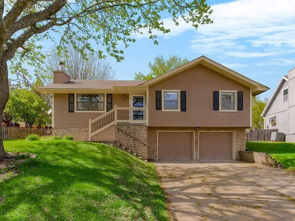 2040 NE Patterson Dr, Lees Summit, MO 64086