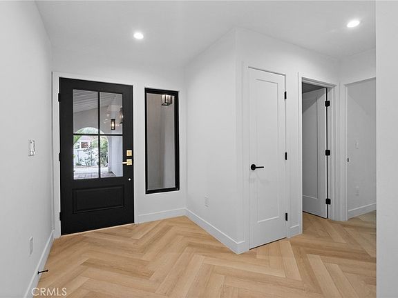 2nd image of 3549 Elm Dr