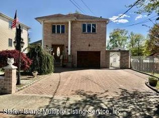 70 Holcomb Ave, Staten Island, NY 10312