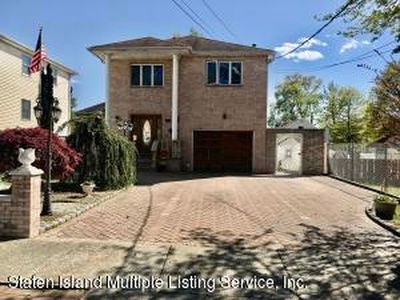 70 Holcomb Ave, Staten Island, NY, 10312