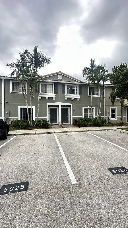 3 bed, 2.5 bath, 1518 sqft, $2,599 — Photo 3