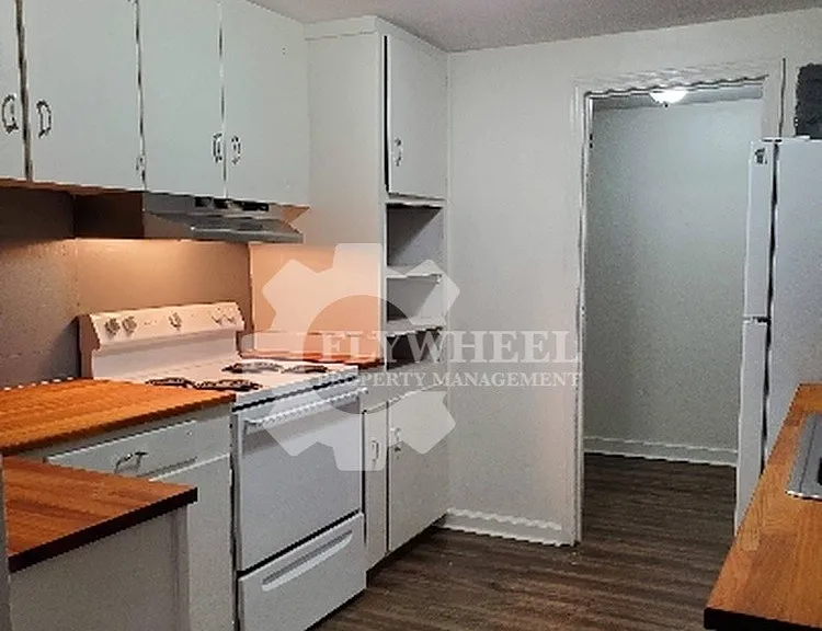 910 S Crest Rd #B — Photo 3