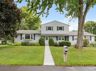 7452 Moonvalley Dr, Liverpool, NY 13088