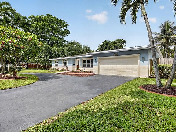 4th image of 801 Ixora Ln