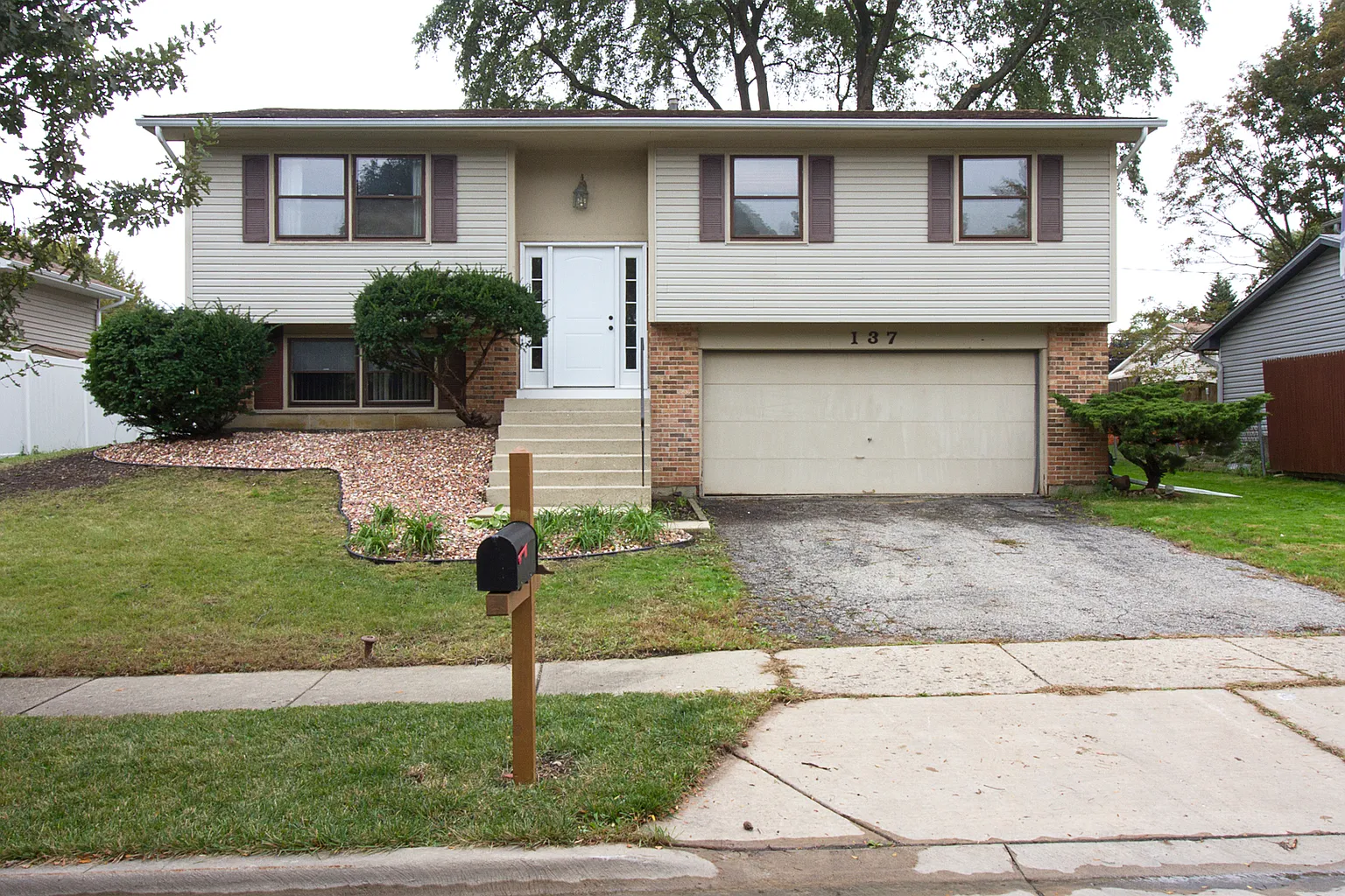 137 Placid Ave photo 1