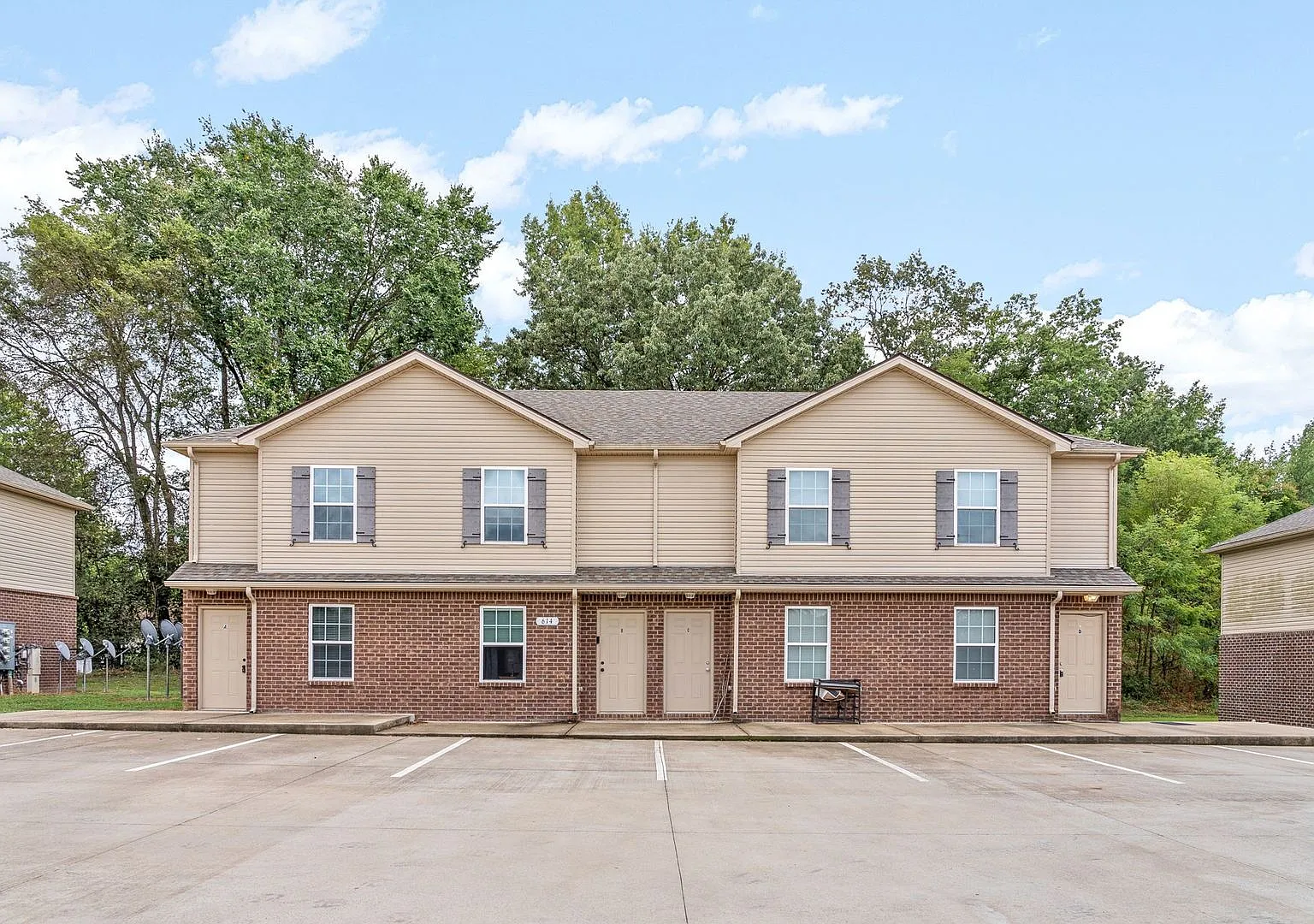 Appleton Dr - 614 (x4) — Photo 1